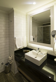 LRS Port River Hotel & Spa