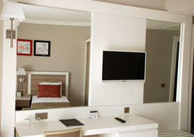LRS Port River Hotel & Spa