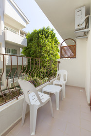 Side Resort Annex