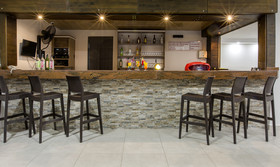 Side Resort Annex