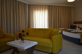 Side Legend Hotel