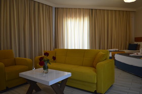 Side Legend Hotel