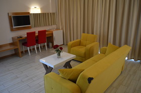 Side Legend Hotel