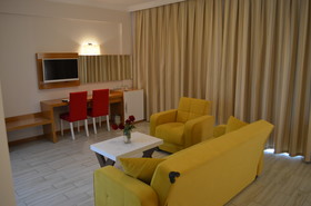 Side Legend Hotel