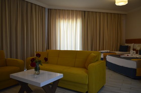 Side Legend Hotel