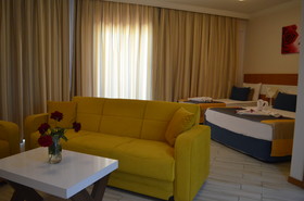 Side Legend Hotel