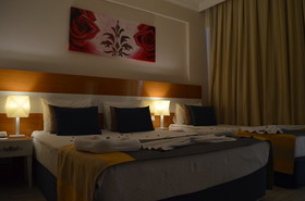 Side Legend Hotel