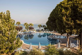 Lonicera World Hotel
