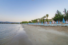 Lonicera World Hotel