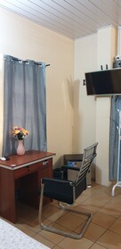 Queen's Comfort Inn