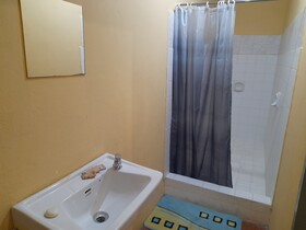 Queen's Comfort Inn