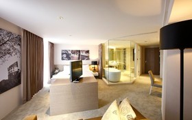 Day Plus Boutique Hotel