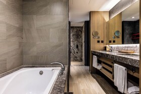 Hsin Hotel
