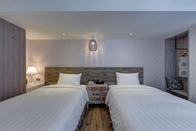 Lan Kwai Fong Garden Hotel