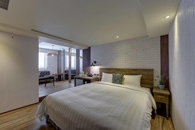 Lan Kwai Fong Garden Hotel