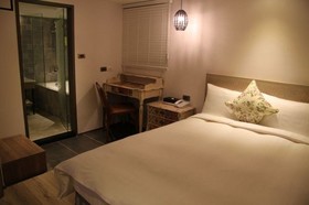 Lan Kwai Fong Garden Hotel
