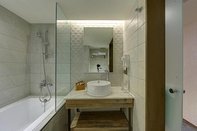 Lan Kwai Fong Garden Hotel