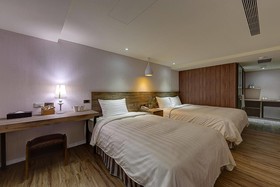 Lan Kwai Fong Garden Hotel