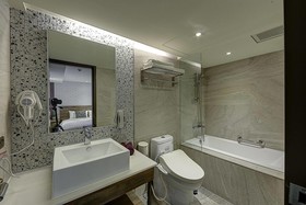 Lan Kwai Fong Garden Hotel