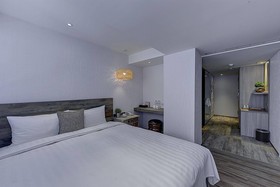 Lan Kwai Fong Garden Hotel