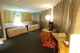 River Hotel
