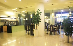 River Hotel