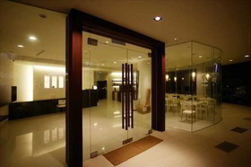 River Hotel