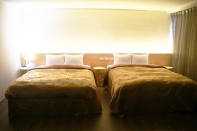 River Hotel