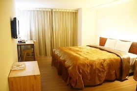 River Hotel