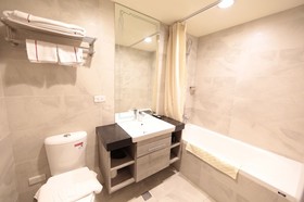 Grand Earl Hotel
