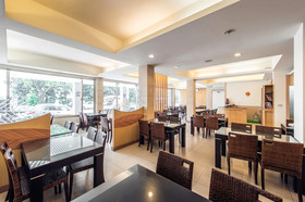 Travel Road Hotel