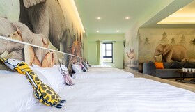 Wunan Zoo Family Homestay