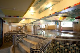 Champagne Hotel