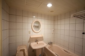 Champagne Hotel