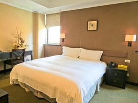 Ruocing Hot Spring Hotel