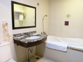 Ruocing Hot Spring Hotel