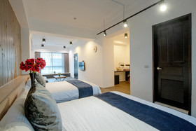 Tide of Happiness Travelodge