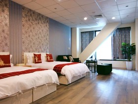 85 Sky Hostel