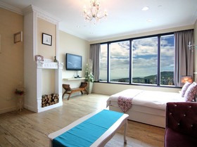 85 Sky Hostel