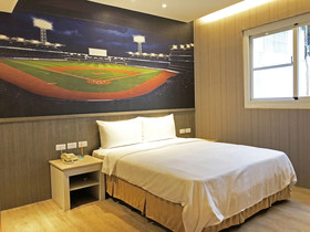 La Hotel - Baseball Theme Hall