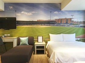 La Hotel - Baseball Theme Hall