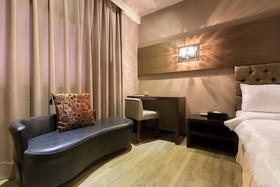 The Riverside Hotel Fashion