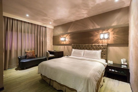 The Riverside Hotel Fashion