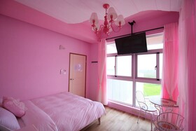 Elfin Kids And Pets B&B