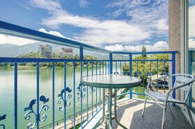 Bishui Shanju Lakeside Bed and Breakfast