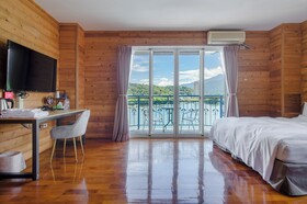 Bishui Shanju Lakeside Bed and Breakfast