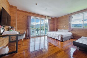 Bishui Shanju Lakeside Bed and Breakfast