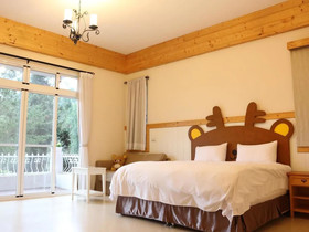 Bear Meets Moose Bed and Breakfast