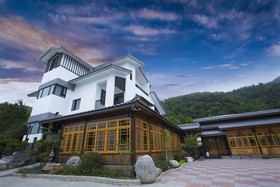 Huaman Hot Spring Villa