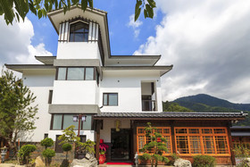 Huaman Hot Spring Villa